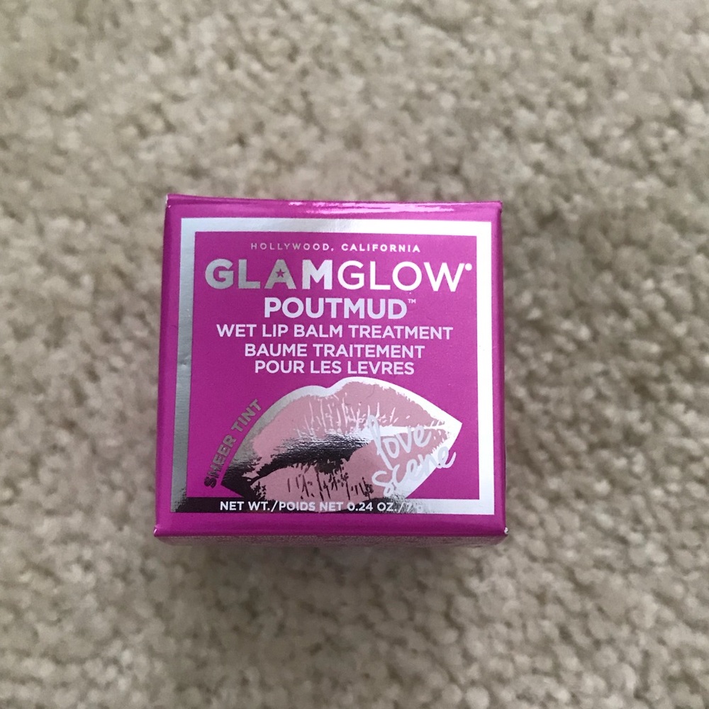 Glam Glow Pout Mud “Love Scene”